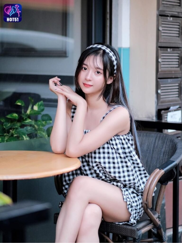 Hot51 Livestream kết nối và thu nhập Beautiful Stunning 3 Beautiful Girl Livestream on Hot51 app