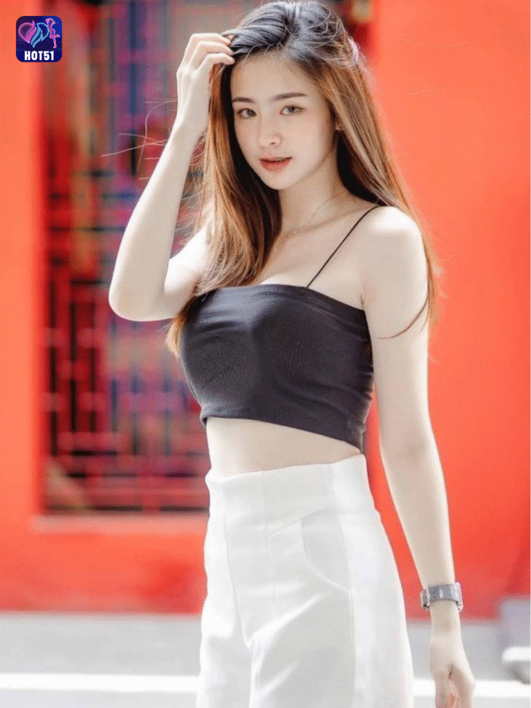 Beautiful girl live stream on Hot51 app