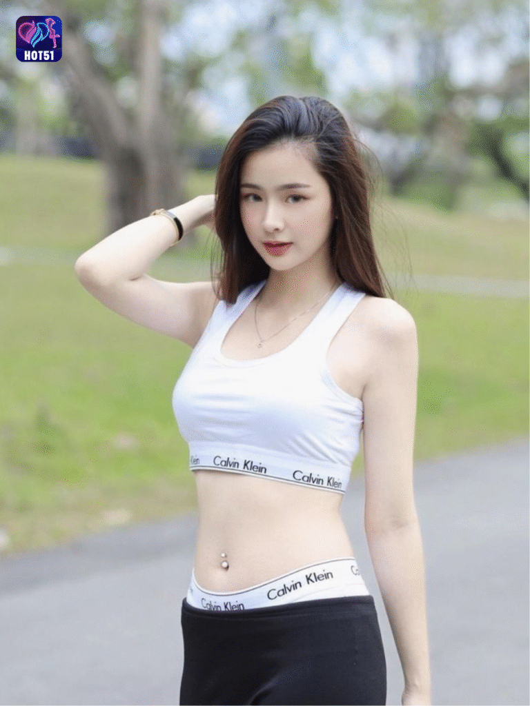 Hot51 App Beautiful Live Stream & Giao Stunning 3 Beautiful girl live stream on Hot51 app