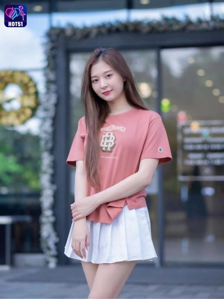 Hot51 App Livestream Hot Beautiful Stunning 3 Beautiful Girl Livestream on Hot51 app