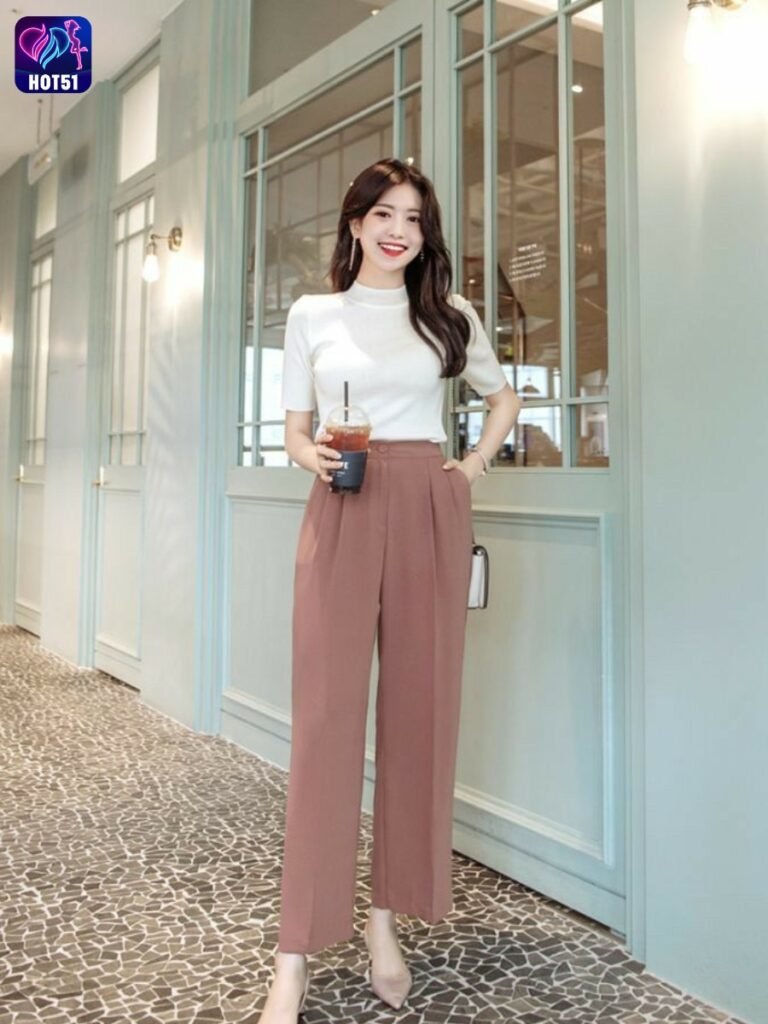 Beautiful girl live stream on Hot51 app