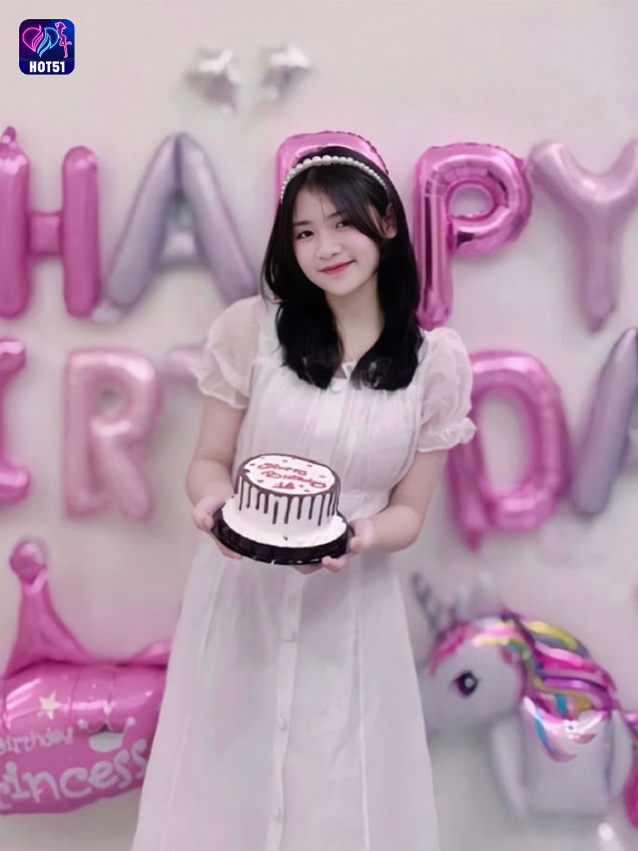 Beautiful girl live stream on Hot51 app