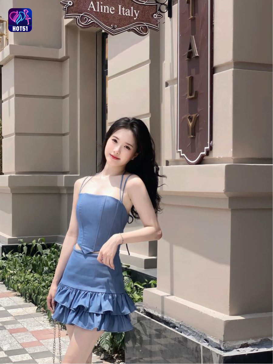 Beautiful girl live stream on Hot51 app
