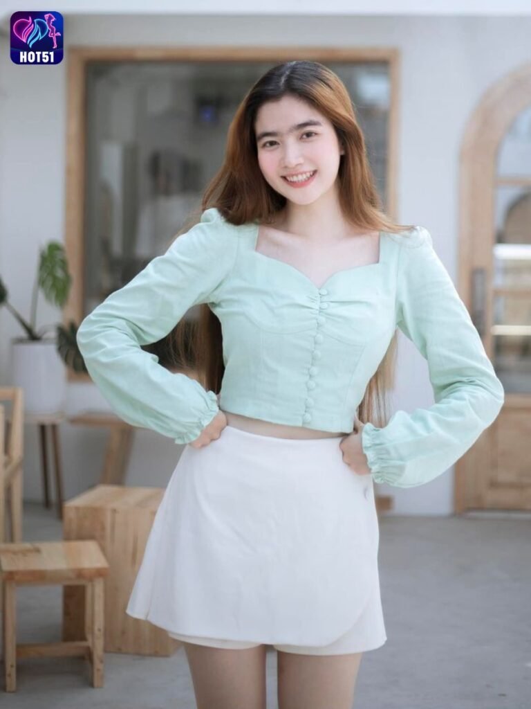 Tải Hot51 Beautiful Stunning App live chat kiếm tiền 1 Beautiful Girl Livestream on Hot51 app