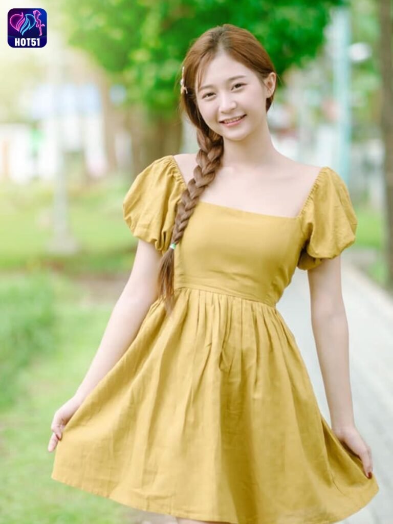 Beautiful Girl Livestream on Hot51 app