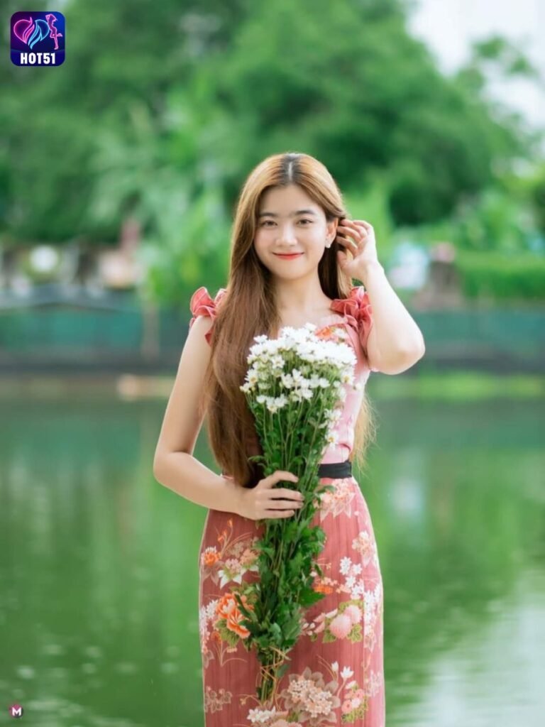 Tải Hot51 Beautiful Stunning Livestream kết nối & kiếm tiền 3 Beautiful Girl Livestream on Hot51 app